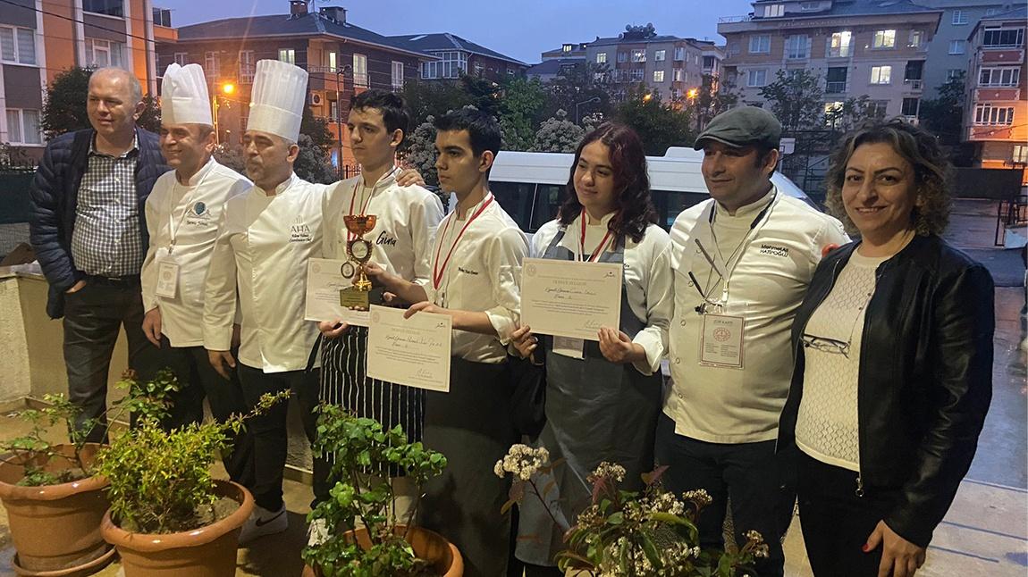 Milli Eğitim Bakanlığı Gastronomi Festivali ve Yemek Yarışmasında 21 takım arasından okulumuz 3. olmustur.
